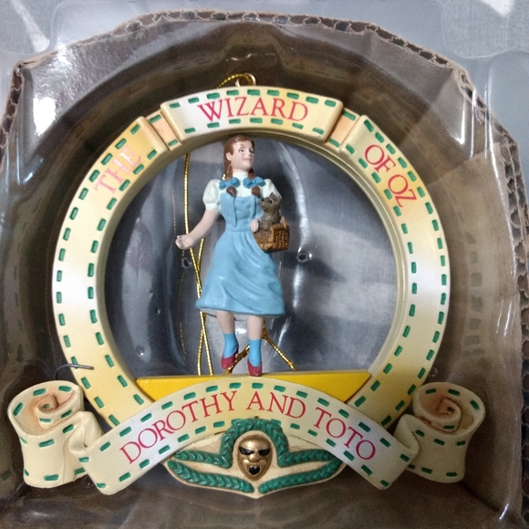 *Enesco Three Wizard of Oz Ornaments* - Picture 2 of 16